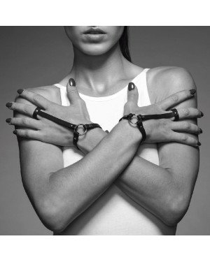 Пара браслетів на зап'ясті і палець Bijoux Indiscrets MAZE Hand Bracelet Harness Brown, екошкіра Пара браслетів на зап'ясті і палець Bijoux Indiscrets MAZE Hand Bracelet Harness Brown, екошкіра