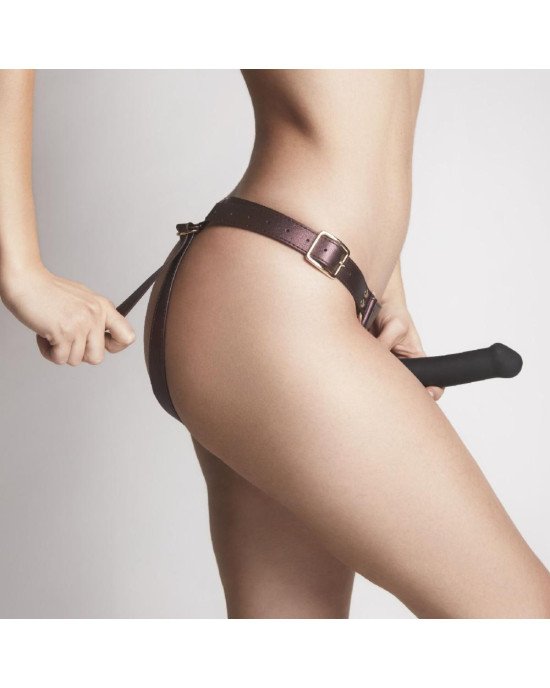 Трусики для страпона Strap-On-Me Leatherette Harness Generous - One Size - Aubergine Трусики для страпона Strap-On-Me Leatherette Harness Generous - One Size - Aubergine